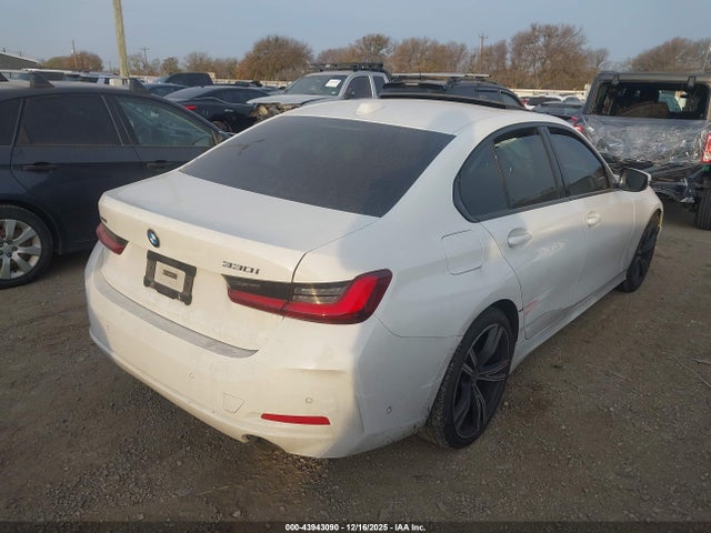 43943090 :رقم المزاد ، 3MW89FF04P8D73350 vin ، 2023 Bmw 330i Xdrive مزاد بيع