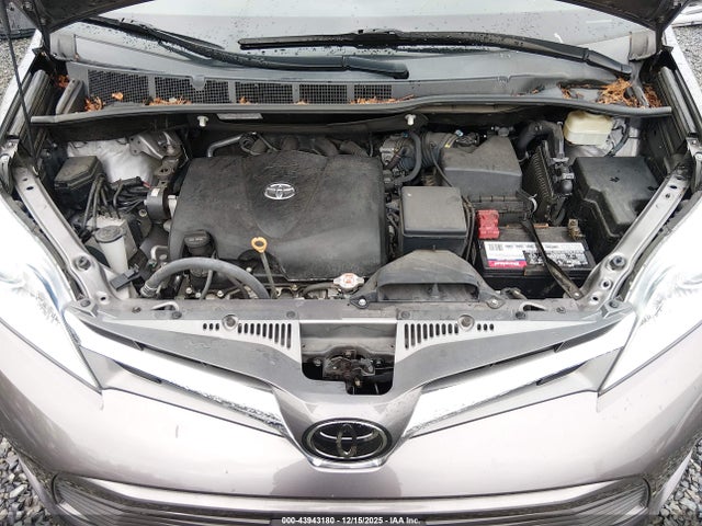 Toyota Sienna Xle 7 Passenger 2018 5TDDZ3DC1JS202440 Image 10