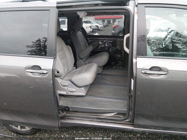 Toyota Sienna Xle 7 Passenger 2018 5TDDZ3DC1JS202440 Image 8