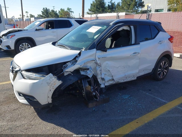 3N1CP5CU2JL526318 Nissan KICKS SR
