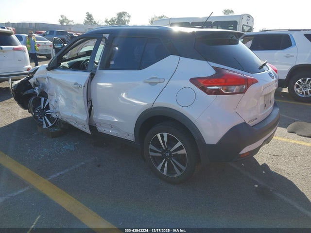 3N1CP5CU2JL526318 Nissan KICKS SR