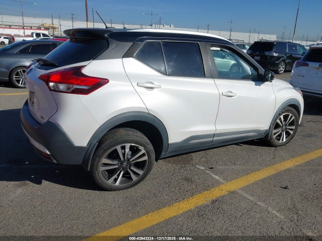 3N1CP5CU2JL526318 Nissan KICKS SR