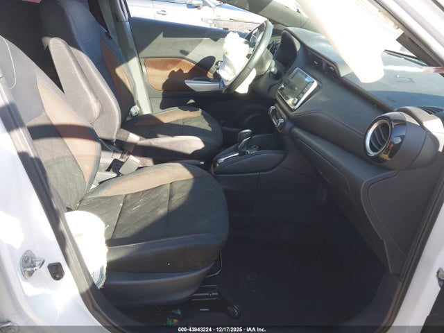 3N1CP5CU2JL526318 Nissan KICKS SR