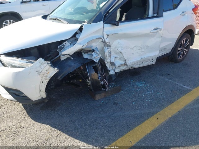 3N1CP5CU2JL526318 Nissan KICKS SR