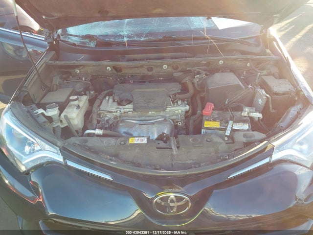 JTMZFREV5JJ730318 Toyota RAV4 LE