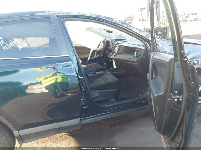 JTMZFREV5JJ730318 Toyota RAV4 LE