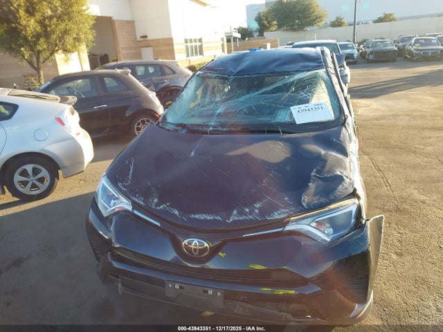 JTMZFREV5JJ730318 Toyota RAV4 LE