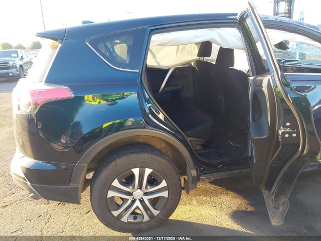 JTMZFREV5JJ730318 Toyota RAV4 LE