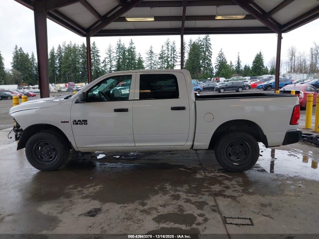 3C6RR7KT5HG709924 RAM 1500 Tradesman 4x4 5&#039;7 Box
