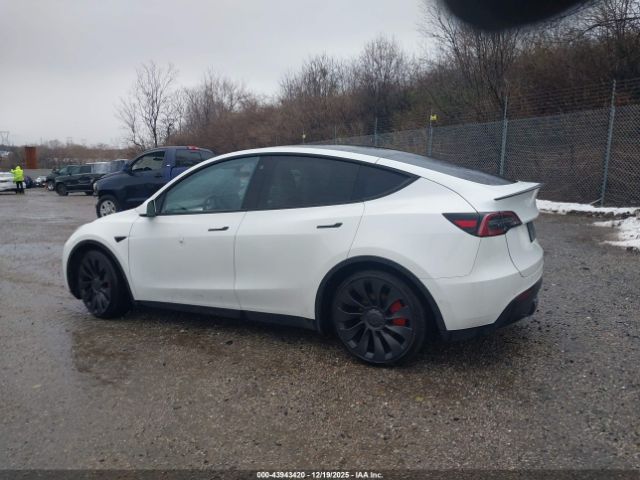 2022 TESLA MODEL Y 7SAYGDEF9NF539604 Photo 2