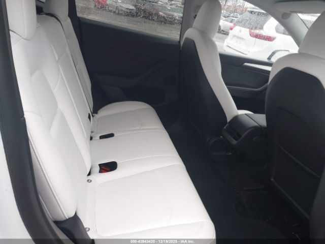 2022 TESLA MODEL Y 7SAYGDEF9NF539604 Photo 7