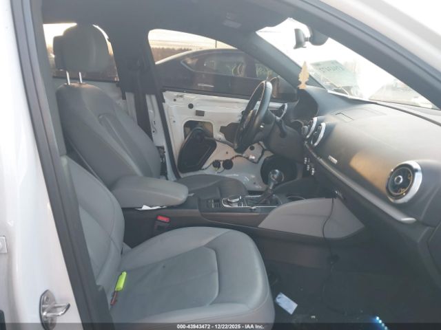 2018 AUDI A3 WAUB8GFF4J1021318 Photo 4