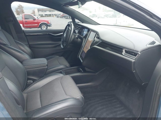 2017 TESLA MODEL X 5YJXCDE24HF070184 Photo 4