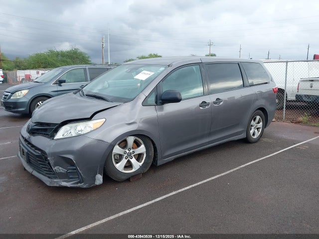Toyota Sienna L 2020 5TDZZ3DC0LS056010 Image 2