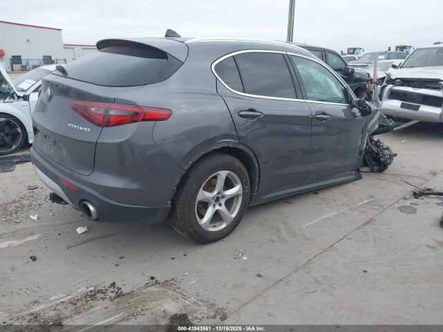 2018 ALFA ROMEO STELVIO ZASFAKAN2J7C25663 Photo 3