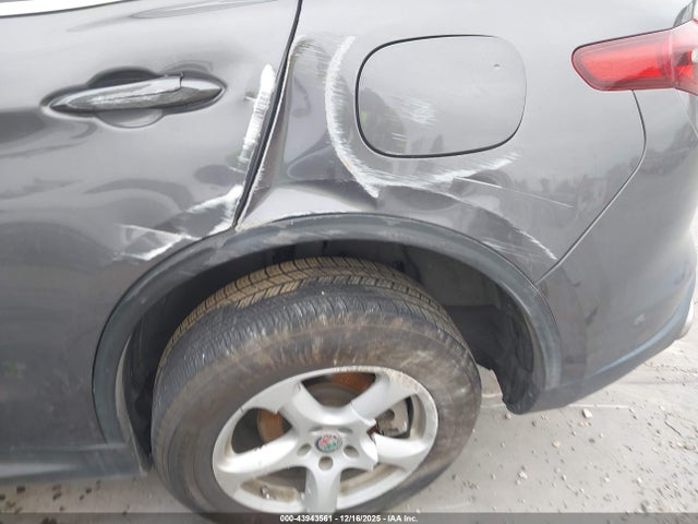 2018 ALFA ROMEO STELVIO ZASFAKAN2J7C25663 Photo 5