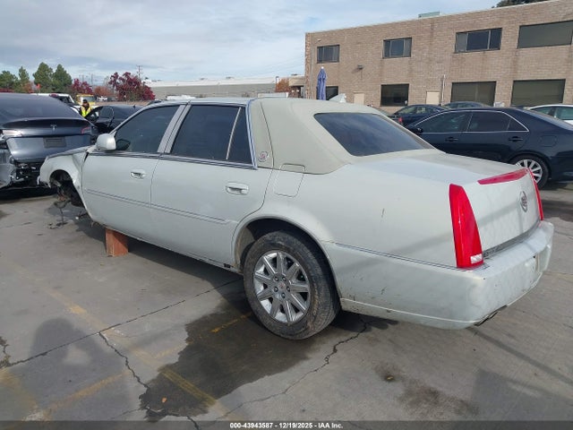 2010 CADILLAC DTS 1G6KH5EY7AU104351 Photo 2