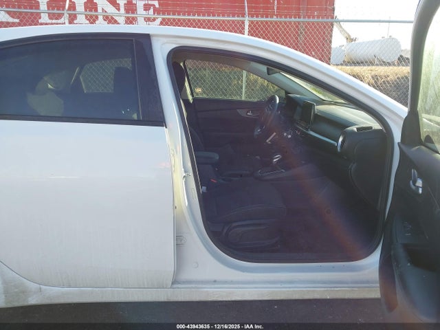 3KPF24AD4KE132928 KIA FORTE FE