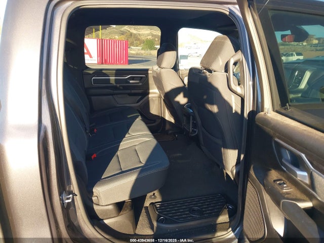 1C6RRFFG0NN288561 RAM 1500 Big Horn 4x4 5&#039;7 Box