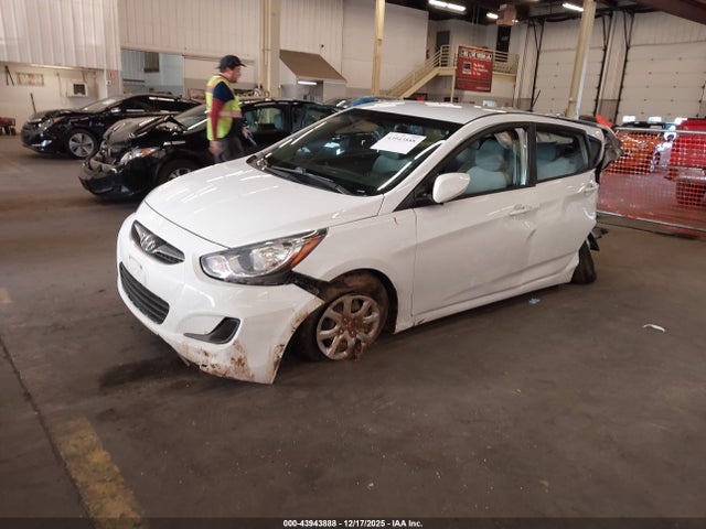 Hyundai ACCENT GS 2014 KMHCT5AEXEU167571 Image 2