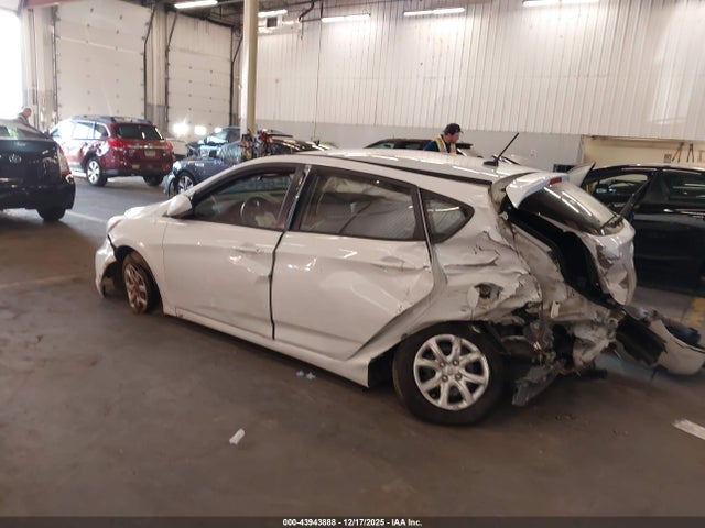 Hyundai ACCENT GS 2014 KMHCT5AEXEU167571 Image 3