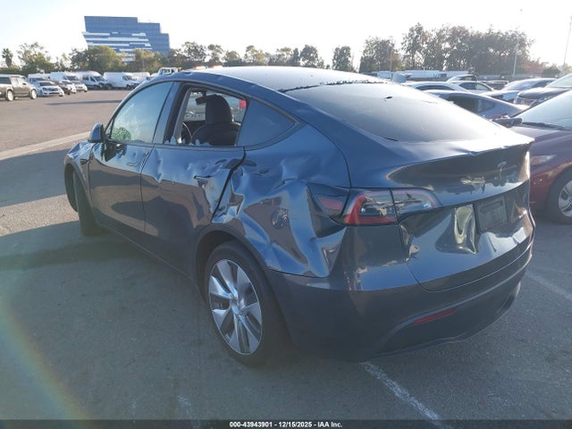2023 TESLA MODEL Y 7SAYGDEE6PA039892 Photo 2