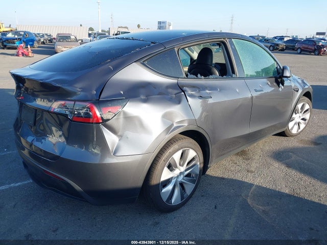 2023 TESLA MODEL Y 7SAYGDEE6PA039892 Photo 3