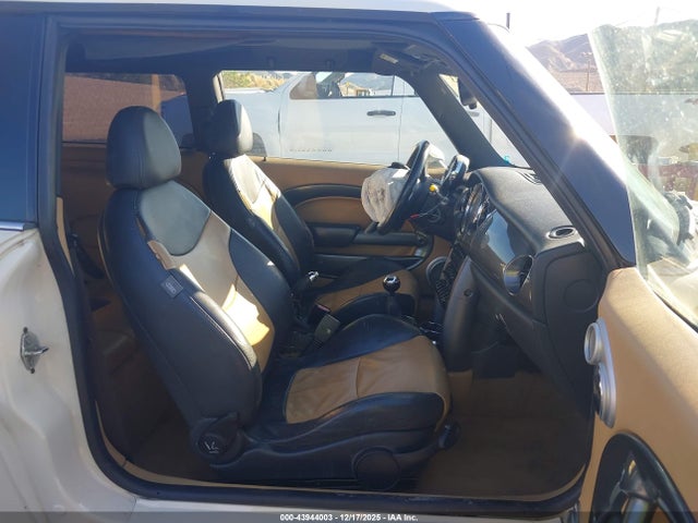 2006 MINI COOPER S WMWRE33546TL16703 Photo 4