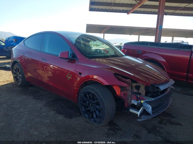 2024 TESLA MODEL Y 7SAYGAEE4RF092109 Photo 0