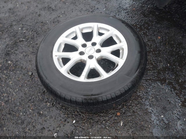 43944078 :رقم المزاد ، 1C4PJMCS9EW223478 vin ، 2014 Jeep Cherokee Latitude مزاد بيع