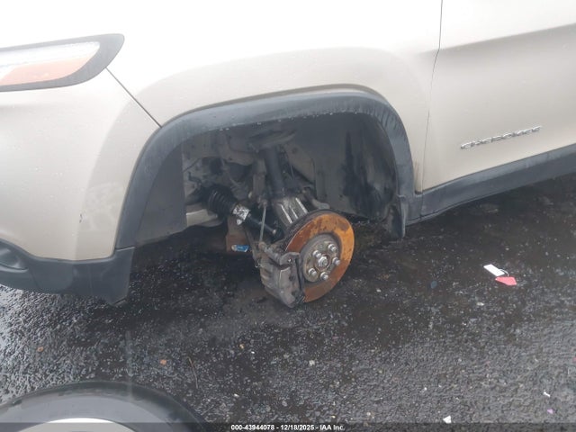 43944078 :رقم المزاد ، 1C4PJMCS9EW223478 vin ، 2014 Jeep Cherokee Latitude مزاد بيع