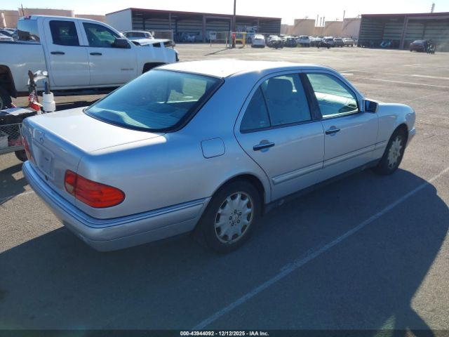 1999 MERCEDES-BENZ E 320 WDBJF65H6XA932193 Photo 3