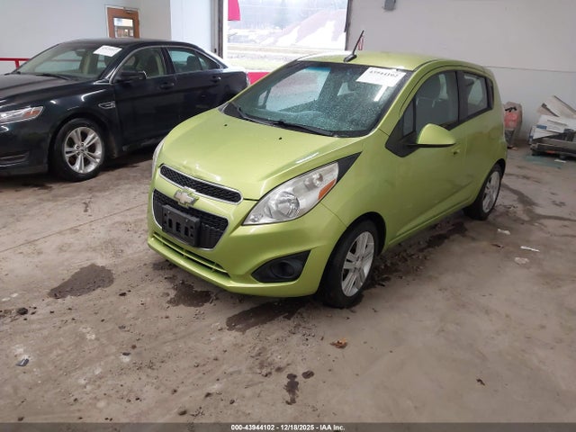 Chevrolet Spark 1lt Auto 2014 KL8CD6S93EC419975 Image 2