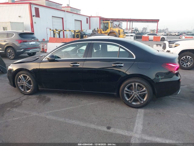 W1K3G4EB1LJ223498 Mercedes-Benz A 220