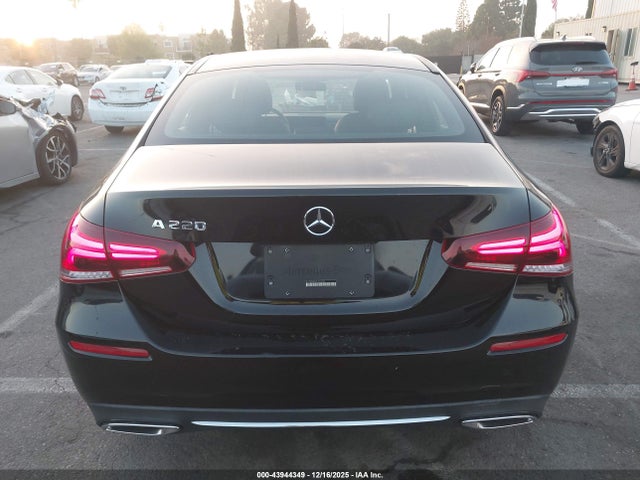 W1K3G4EB1LJ223498 Mercedes-Benz A 220