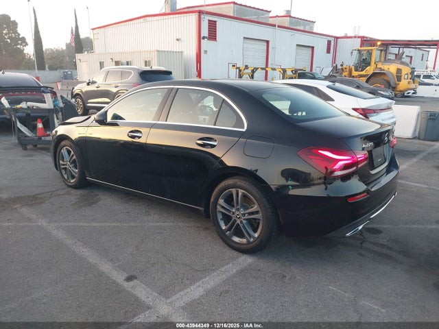 W1K3G4EB1LJ223498 Mercedes-Benz A 220