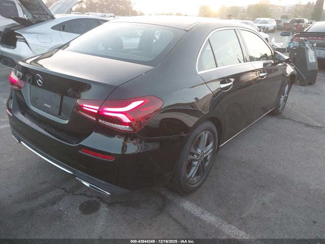 W1K3G4EB1LJ223498 Mercedes-Benz A 220