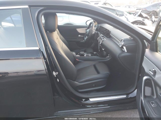 W1K3G4EB1LJ223498 Mercedes-Benz A 220