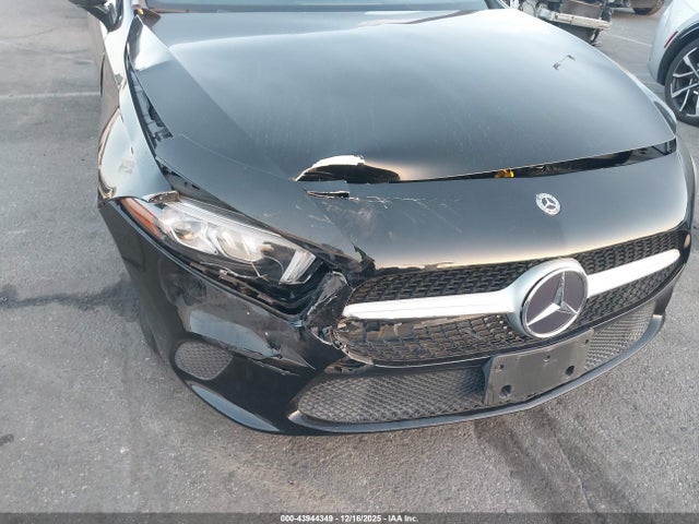 W1K3G4EB1LJ223498 Mercedes-Benz A 220