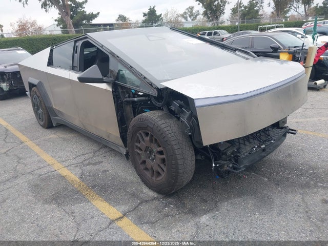 2025 TESLA CYBERTRUCK 7G2CEHEDXSA077403 Photo 0