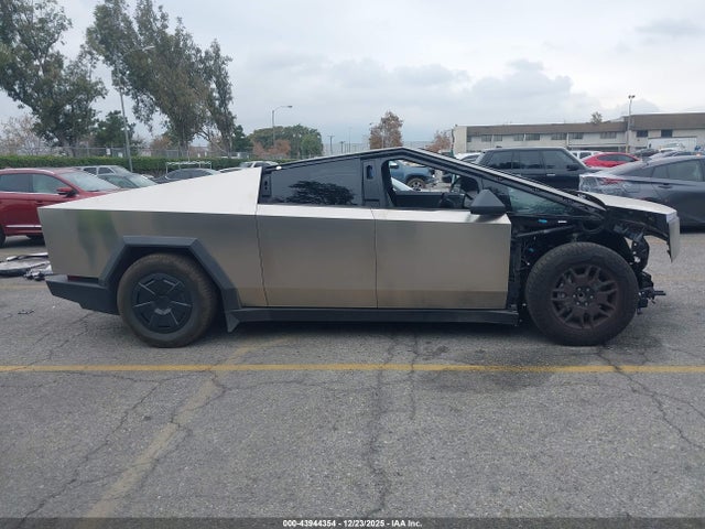 Продажа на аукционе авто 2025 Tesla Cybertruck All-wheel Drive, vin: 7G2CEHEDXSA077403, номер лота: 43944354