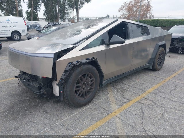 2025 TESLA CYBERTRUCK 7G2CEHEDXSA077403 Photo 1