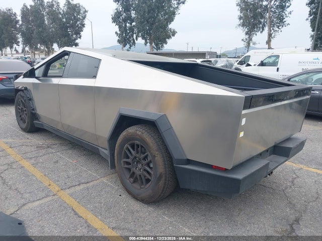 2025 TESLA CYBERTRUCK 7G2CEHEDXSA077403 Photo 2