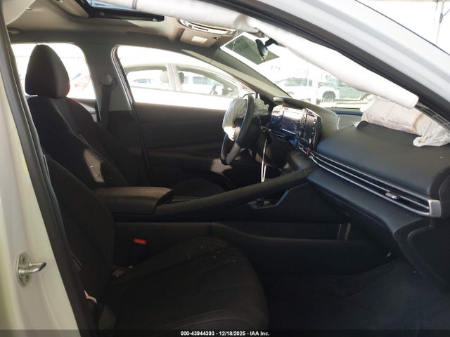 5NPLN4AGXNH083755 Hyundai ELANTRA SEL