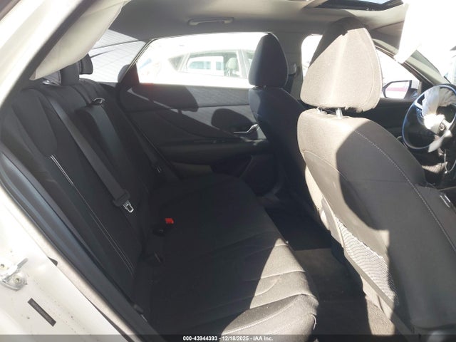 5NPLN4AGXNH083755 Hyundai ELANTRA SEL