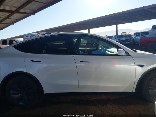 7SAYGDED5TF530653 Tesla Model Y Long Range Dual Motor All-wheel Drive