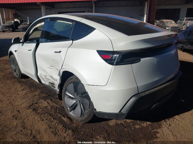2026 TESLA MODEL Y 7SAYGDED5TF530653 Photo 2