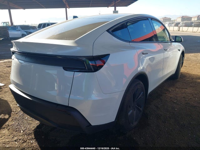 2026 TESLA MODEL Y 7SAYGDED5TF530653 Photo 3