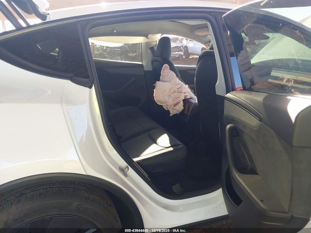 2026 TESLA MODEL Y 7SAYGDED5TF530653 Photo 7