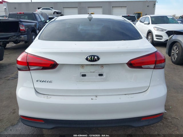 3KPFL4A72JE226585 KIA FORTE LX